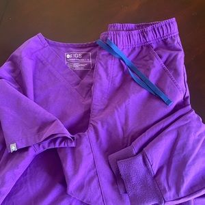 Ultraviolet purple Figs scrub set size small